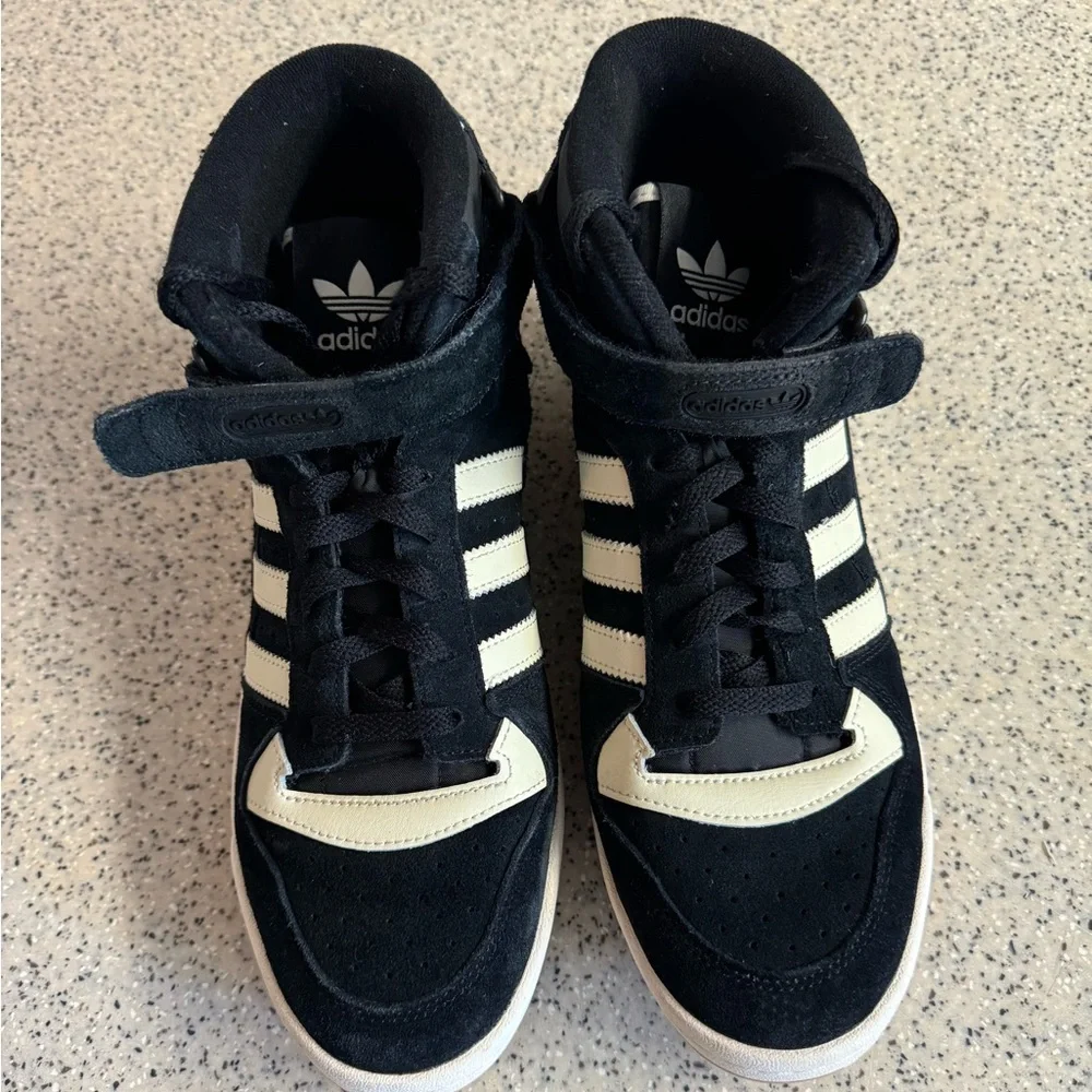 Adidas-Fz6252 Men’s Mid Black+Cream Gum Forum Suede casual sneaker.11